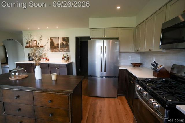 18071 Ryanwood Drive, Riverview, MI 48193