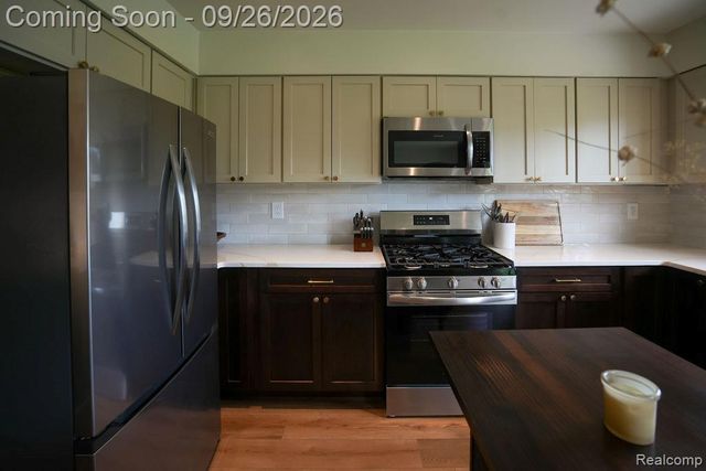 18071 Ryanwood Drive, Riverview, MI 48193