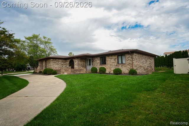 18071 Ryanwood Drive, Riverview, MI 48193