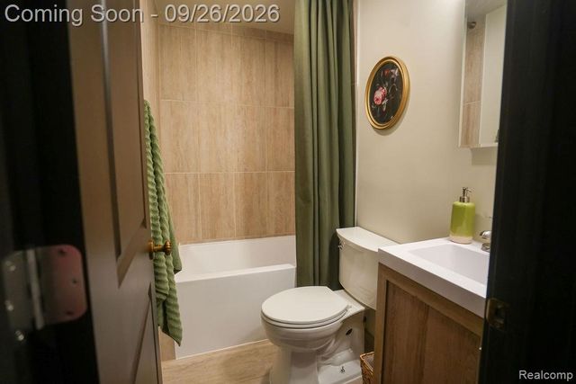 18071 Ryanwood Drive, Riverview, MI 48193