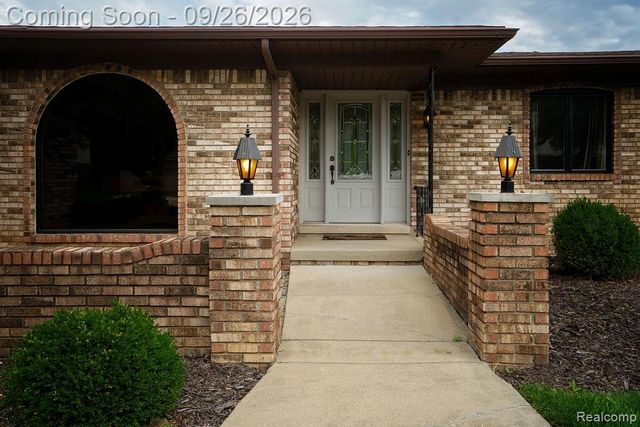 18071 Ryanwood Drive, Riverview, MI 48193