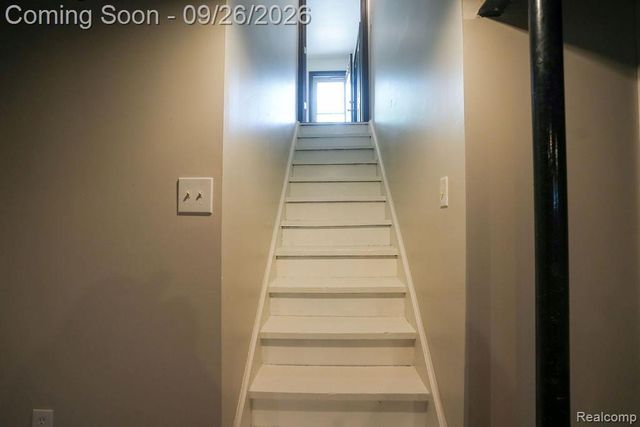 18071 Ryanwood Drive, Riverview, MI 48193