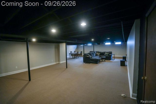 18071 Ryanwood Drive, Riverview, MI 48193