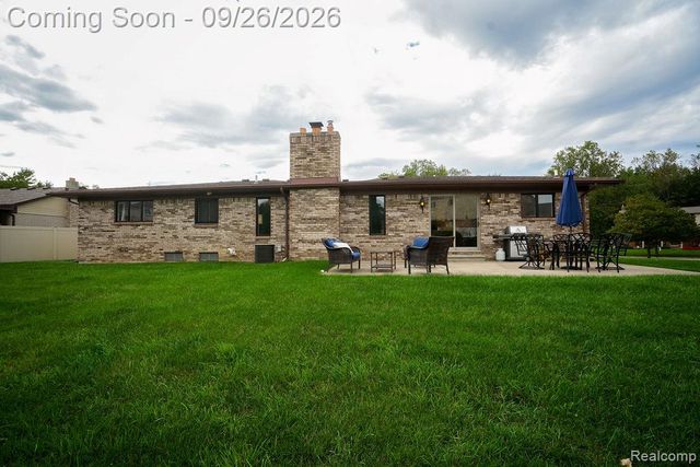 18071 Ryanwood Drive, Riverview, MI 48193