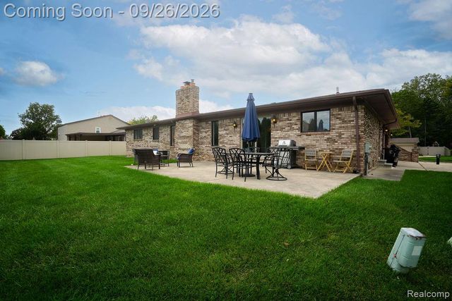 18071 Ryanwood Drive, Riverview, MI 48193