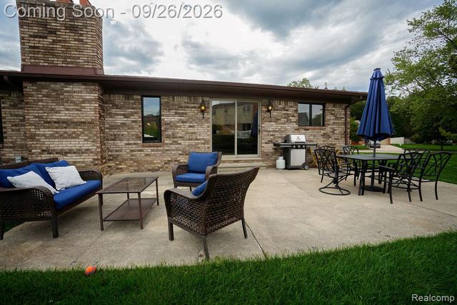 18071 Ryanwood Drive, Riverview, MI 48193
