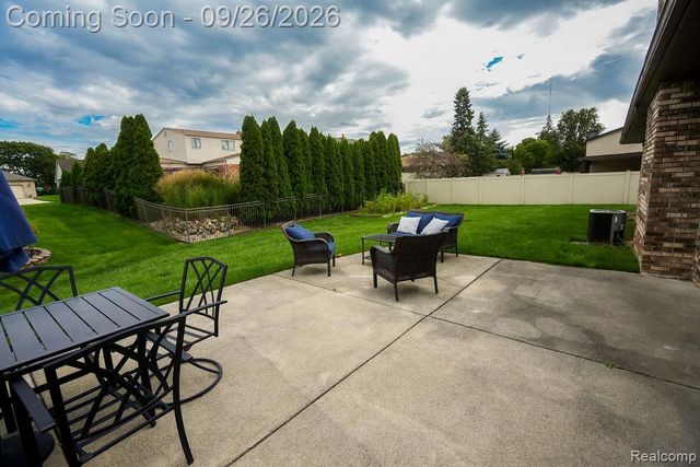 18071 Ryanwood Drive, Riverview, MI 48193