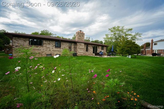 18071 Ryanwood Drive, Riverview, MI 48193