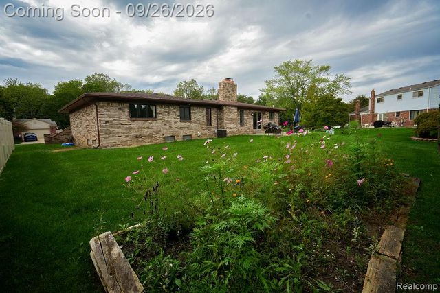 18071 Ryanwood Drive, Riverview, MI 48193