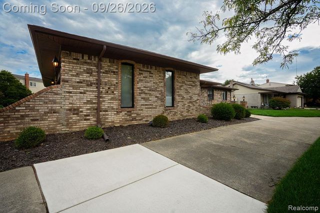 18071 Ryanwood Drive, Riverview, MI 48193