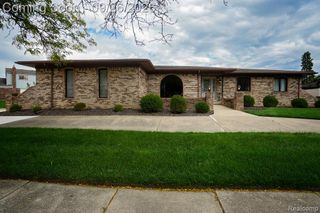 18071 Ryanwood Drive, Riverview, MI 48193