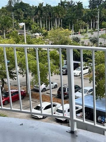 498 NW 165th St Rd D-503, Miami, FL 33169