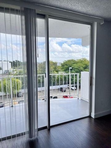 498 NW 165th St Rd D-503, Miami, FL 33169