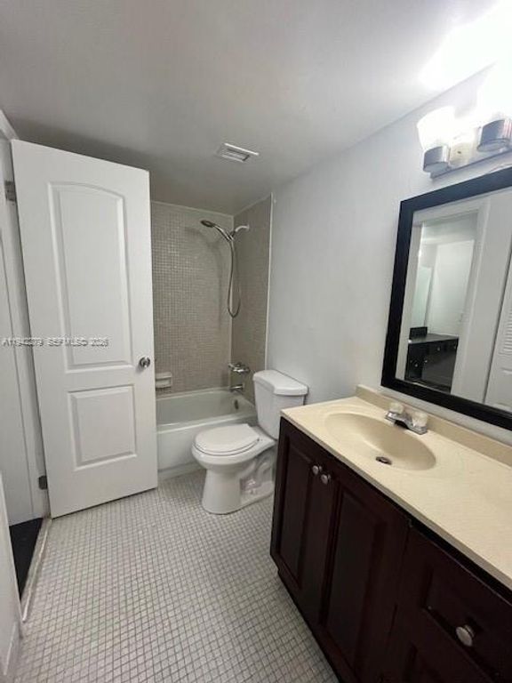 498 NW 165th St Rd D-503, Miami, FL 33169