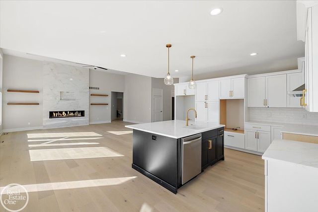 27176 Oxbow Lake Drive, Chesterfield Twp, MI 48051