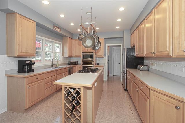 3404 Green Pastures Road, Carpentersville, IL 60110