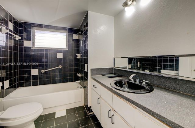 1680 NE 191st St 107-2, Miami, FL 33179