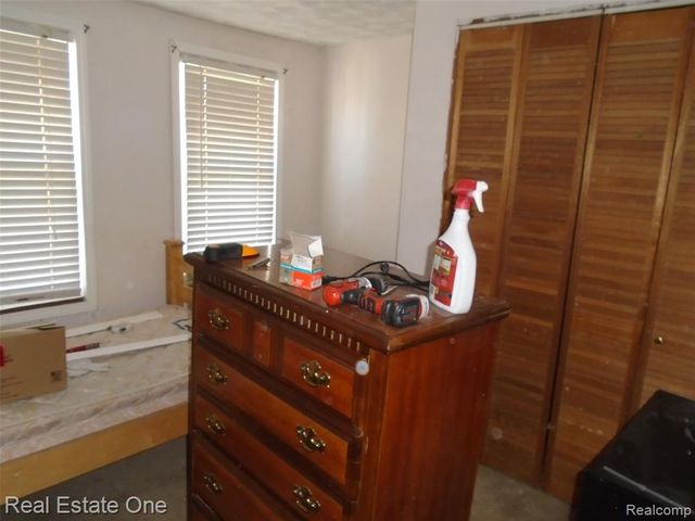 27736 Elmdale Street, Saint Clair Shores, MI 48081