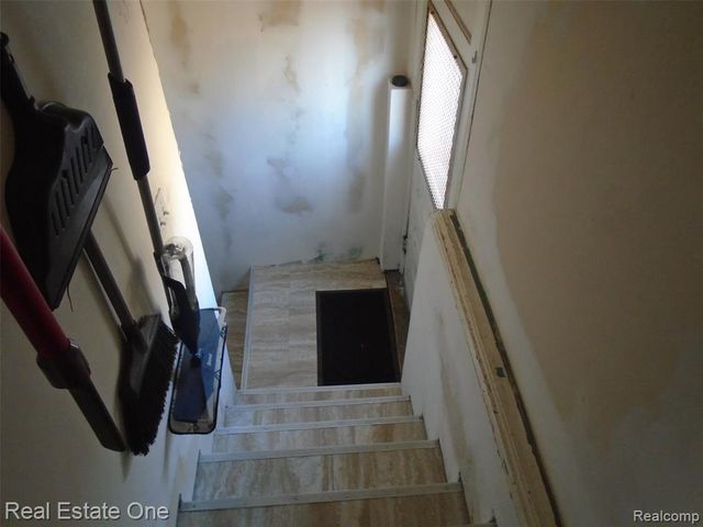 27736 Elmdale Street, Saint Clair Shores, MI 48081