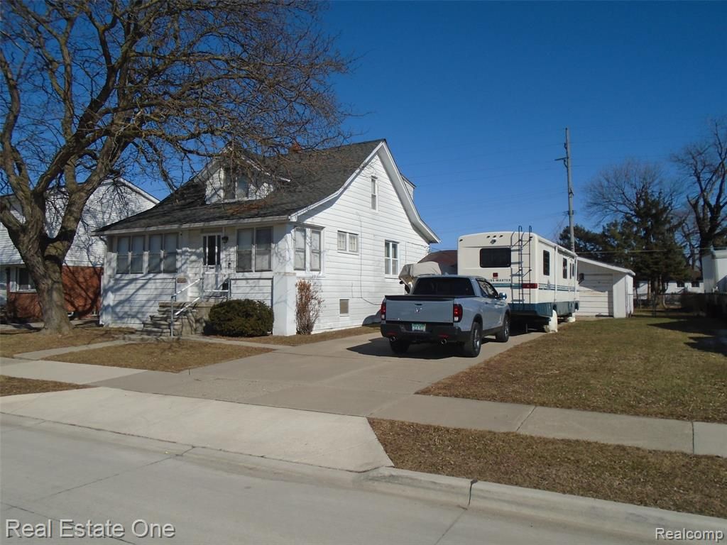 27736 Elmdale Street, Saint Clair Shores, MI 48081