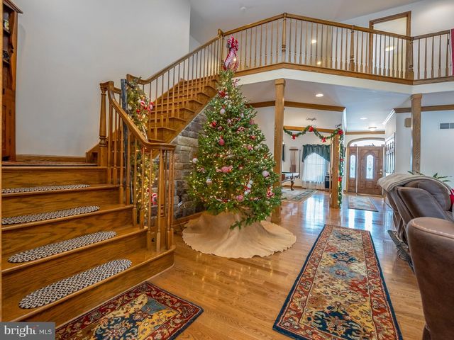 1709 RAGGED EDGE RD, Chambersburg, PA 17202