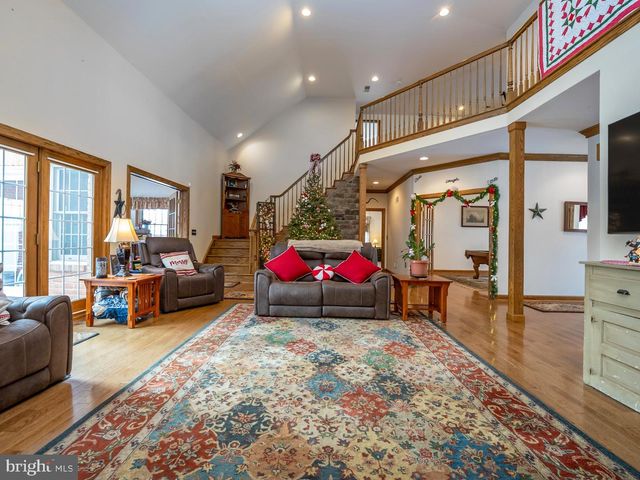 1709 RAGGED EDGE RD, Chambersburg, PA 17202