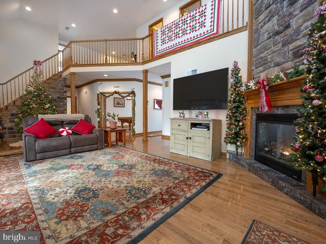 1709 RAGGED EDGE RD, Chambersburg, PA 17202