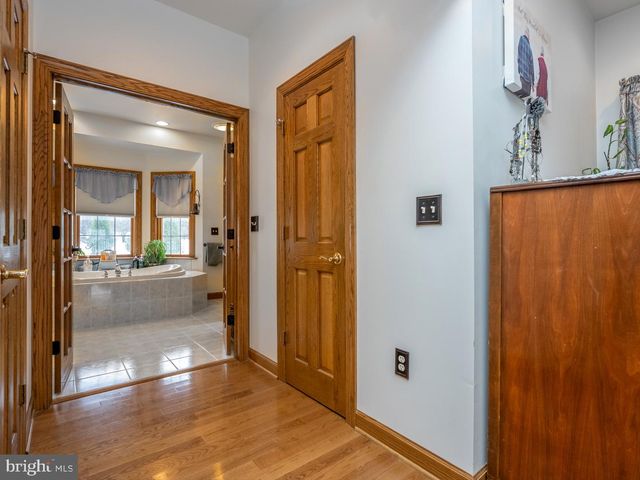 1709 RAGGED EDGE RD, Chambersburg, PA 17202