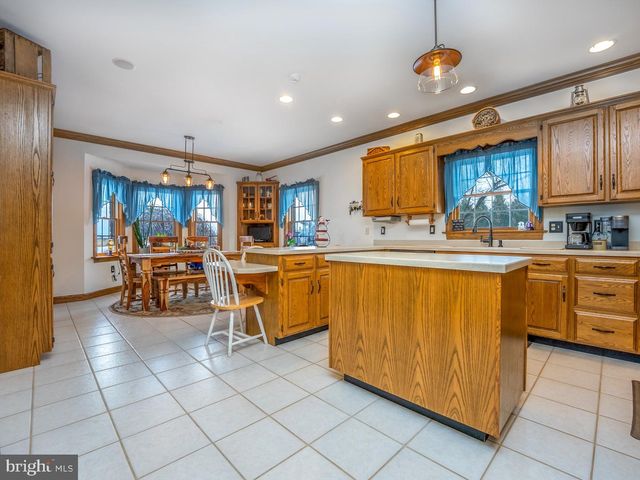 1709 RAGGED EDGE RD, Chambersburg, PA 17202