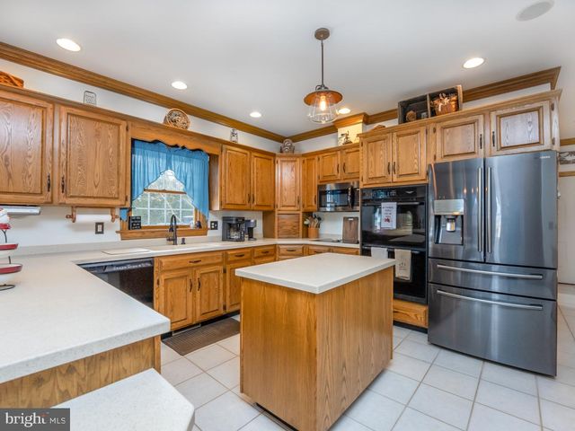 1709 RAGGED EDGE RD, Chambersburg, PA 17202
