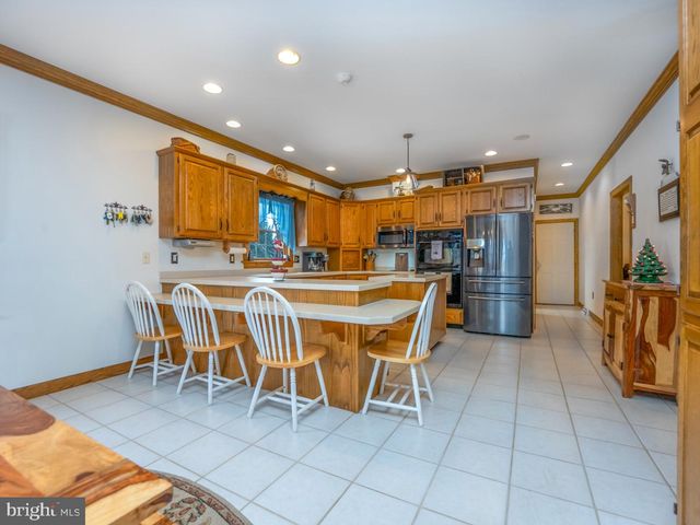 1709 RAGGED EDGE RD, Chambersburg, PA 17202