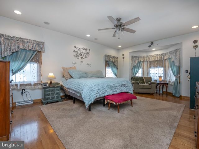 1709 RAGGED EDGE RD, Chambersburg, PA 17202