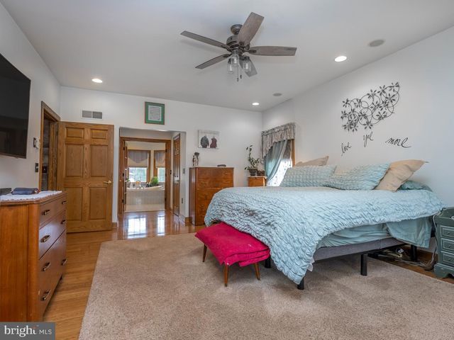 1709 RAGGED EDGE RD, Chambersburg, PA 17202