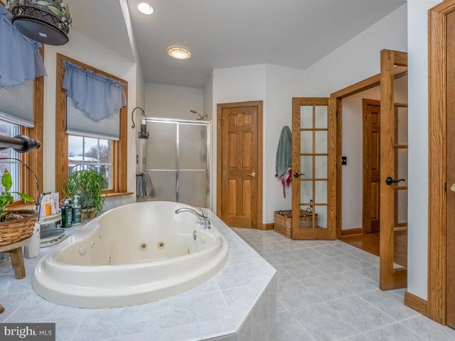 1709 RAGGED EDGE RD, Chambersburg, PA 17202