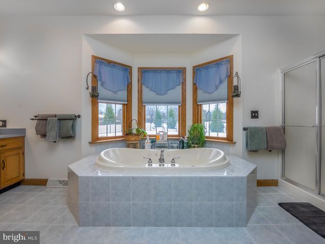 1709 RAGGED EDGE RD, Chambersburg, PA 17202