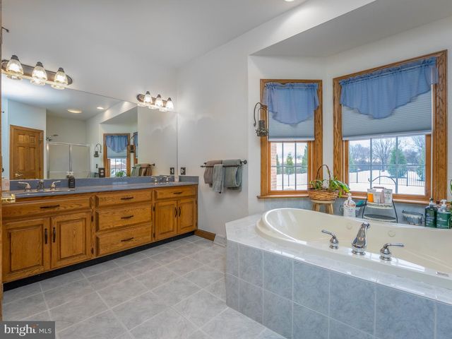 1709 RAGGED EDGE RD, Chambersburg, PA 17202