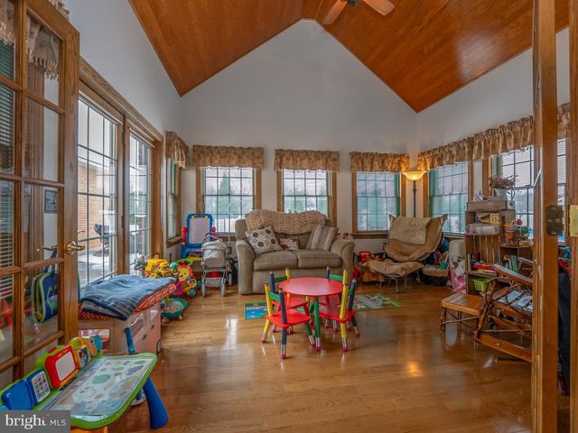 1709 RAGGED EDGE RD, Chambersburg, PA 17202