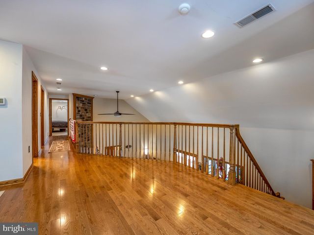 1709 RAGGED EDGE RD, Chambersburg, PA 17202