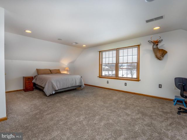 1709 RAGGED EDGE RD, Chambersburg, PA 17202