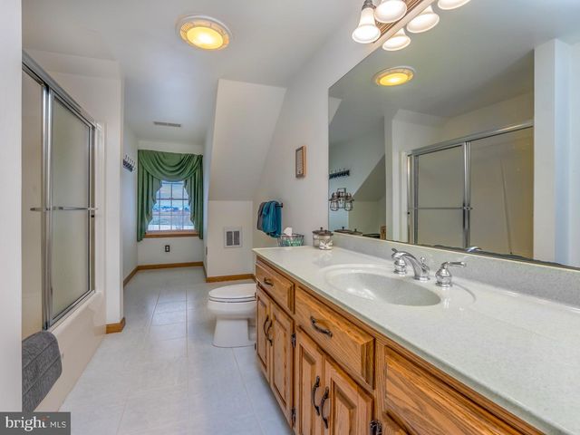 1709 RAGGED EDGE RD, Chambersburg, PA 17202