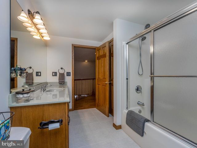 1709 RAGGED EDGE RD, Chambersburg, PA 17202