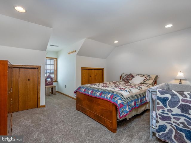 1709 RAGGED EDGE RD, Chambersburg, PA 17202