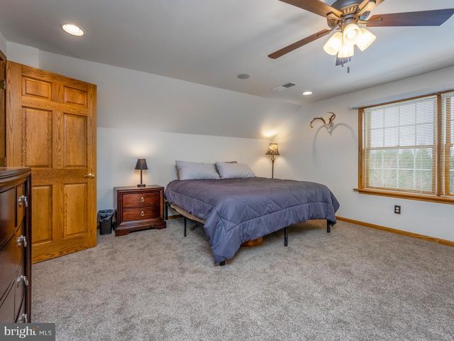 1709 RAGGED EDGE RD, Chambersburg, PA 17202