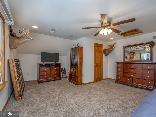 1709 RAGGED EDGE RD, Chambersburg, PA 17202