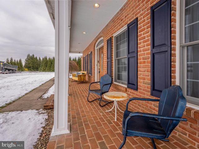 1709 RAGGED EDGE RD, Chambersburg, PA 17202