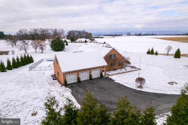 1709 RAGGED EDGE RD, Chambersburg, PA 17202