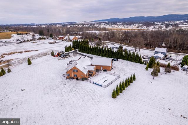 1709 RAGGED EDGE RD, Chambersburg, PA 17202