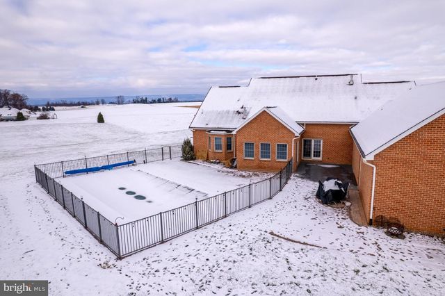 1709 RAGGED EDGE RD, Chambersburg, PA 17202