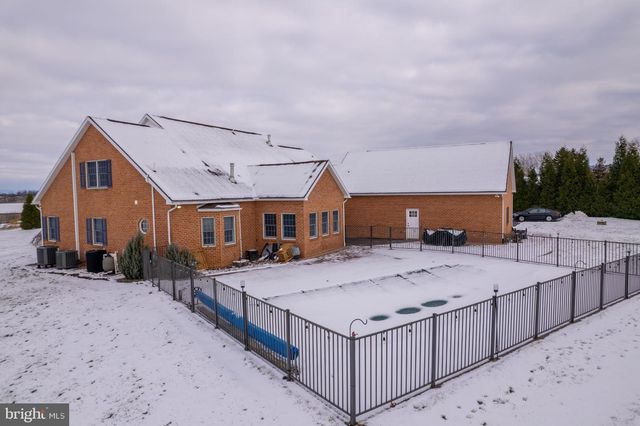 1709 RAGGED EDGE RD, Chambersburg, PA 17202