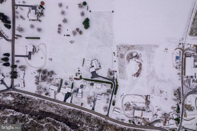 1709 RAGGED EDGE RD, Chambersburg, PA 17202